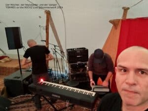 Der Mischer der Keyboarder und der Sänger @Sommerwerft 2024 Bild 5